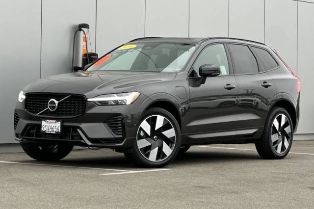 2025 Volvo XC60 Plug-In Hybrid T8 Plus