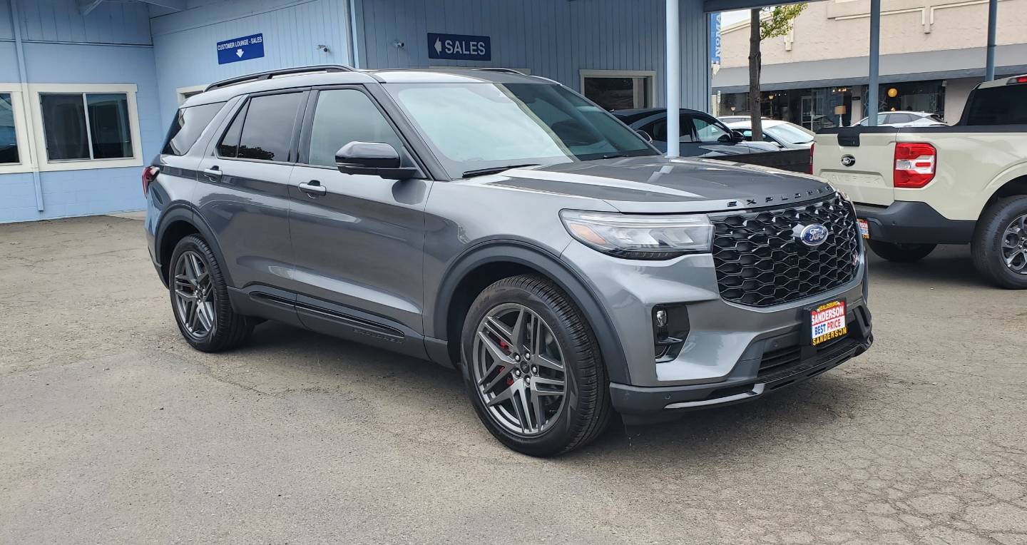 2025 Ford Explorer ST's photo