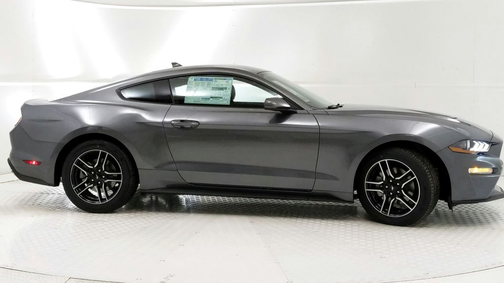 2022 Ford Mustang photo 2