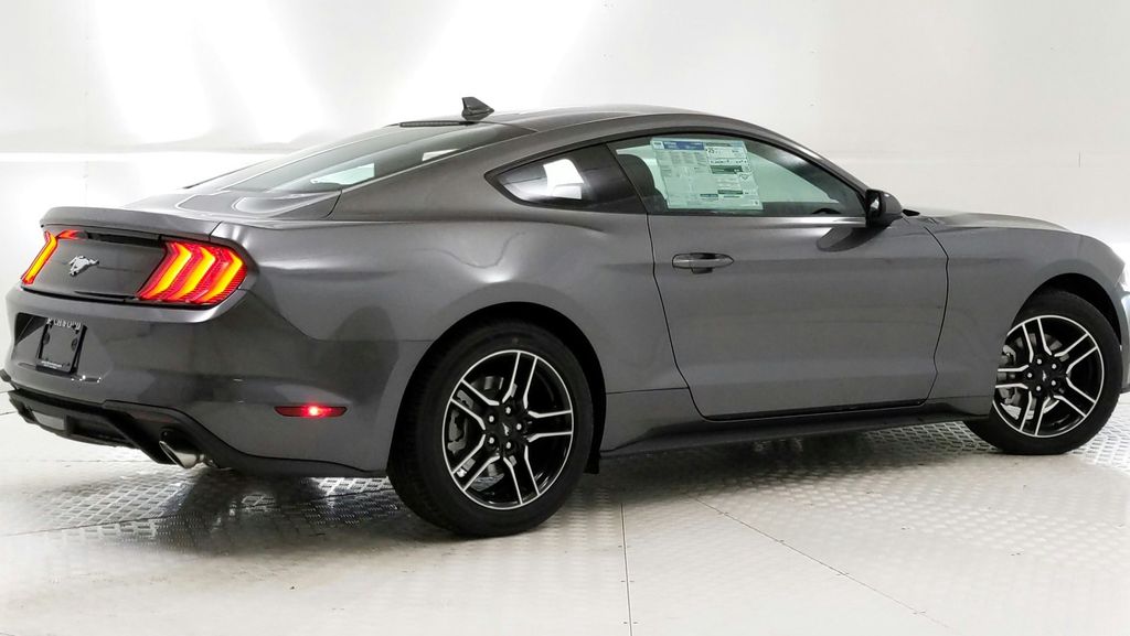 2022 Ford Mustang photo 3