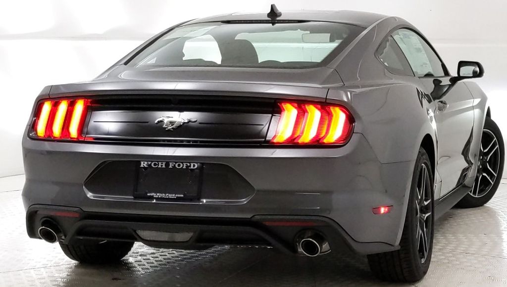 2022 Ford Mustang photo 4