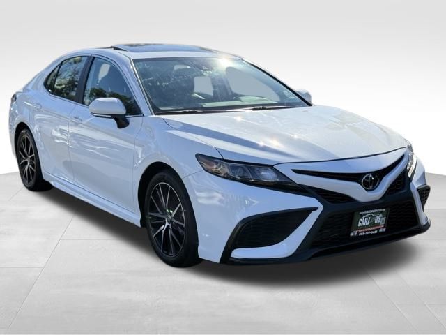 2023 Toyota Camry SE photo 3