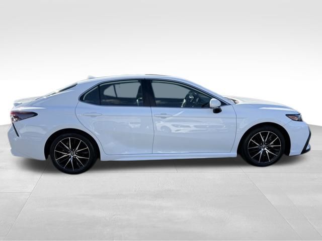 2023 Toyota Camry SE photo 4