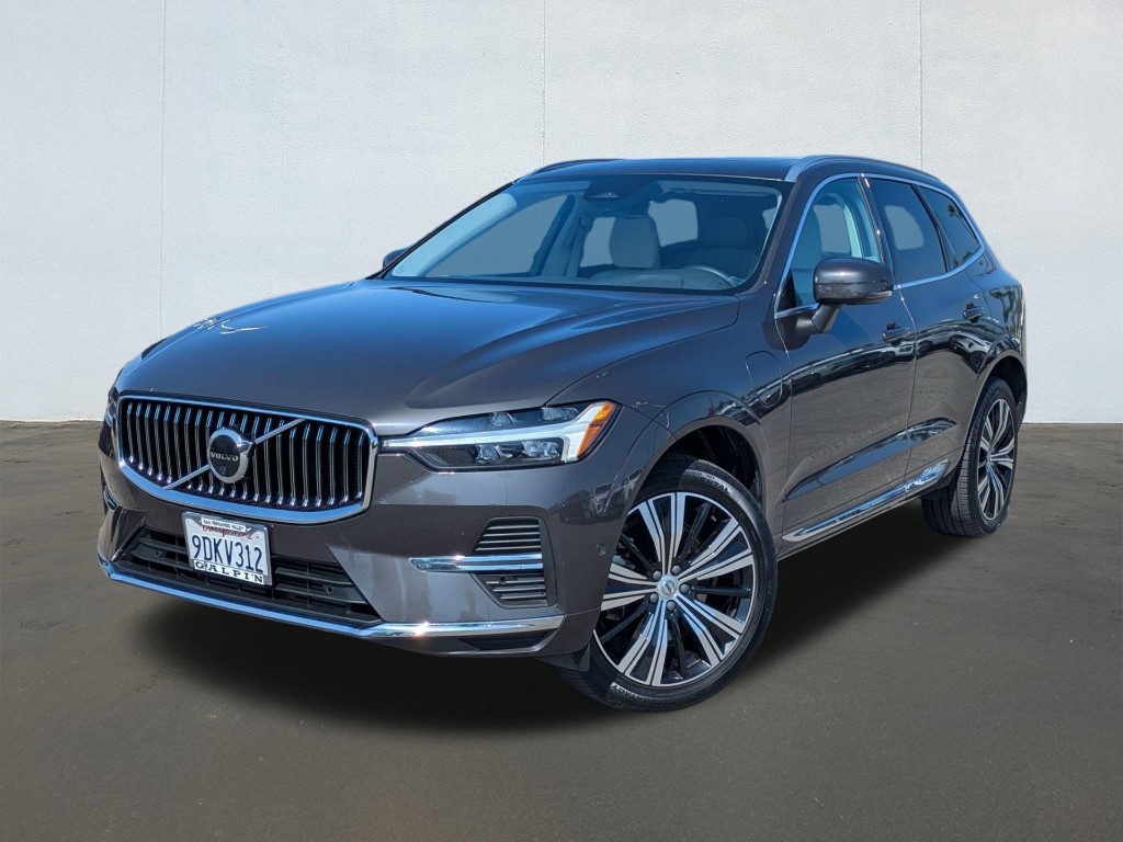 2023 Volvo XC60 Recharge Plug-In Hybrid T8 Plus Bright Theme