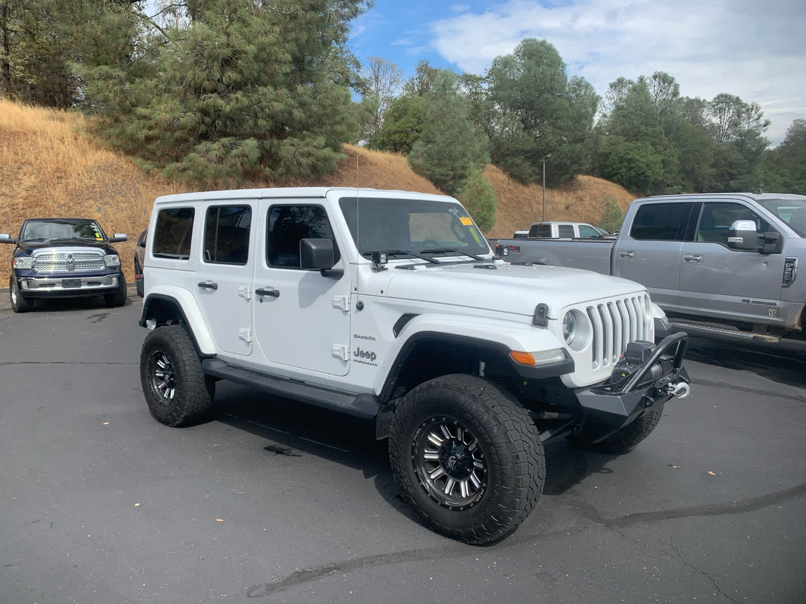 2023 Jeep Wrangler Sahara photo 3