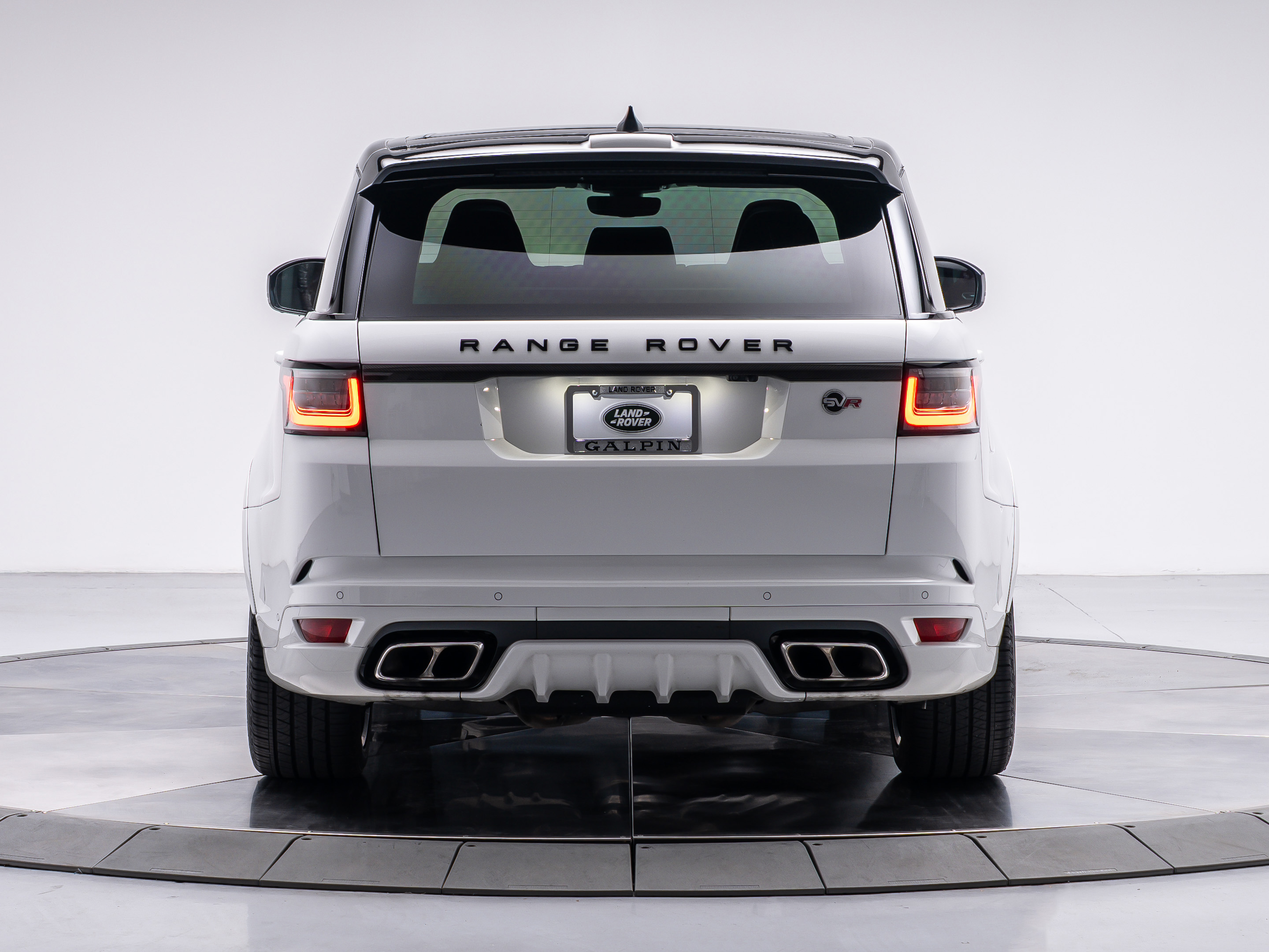 2022 Land Rover Range Rover Sport SVR photo 3