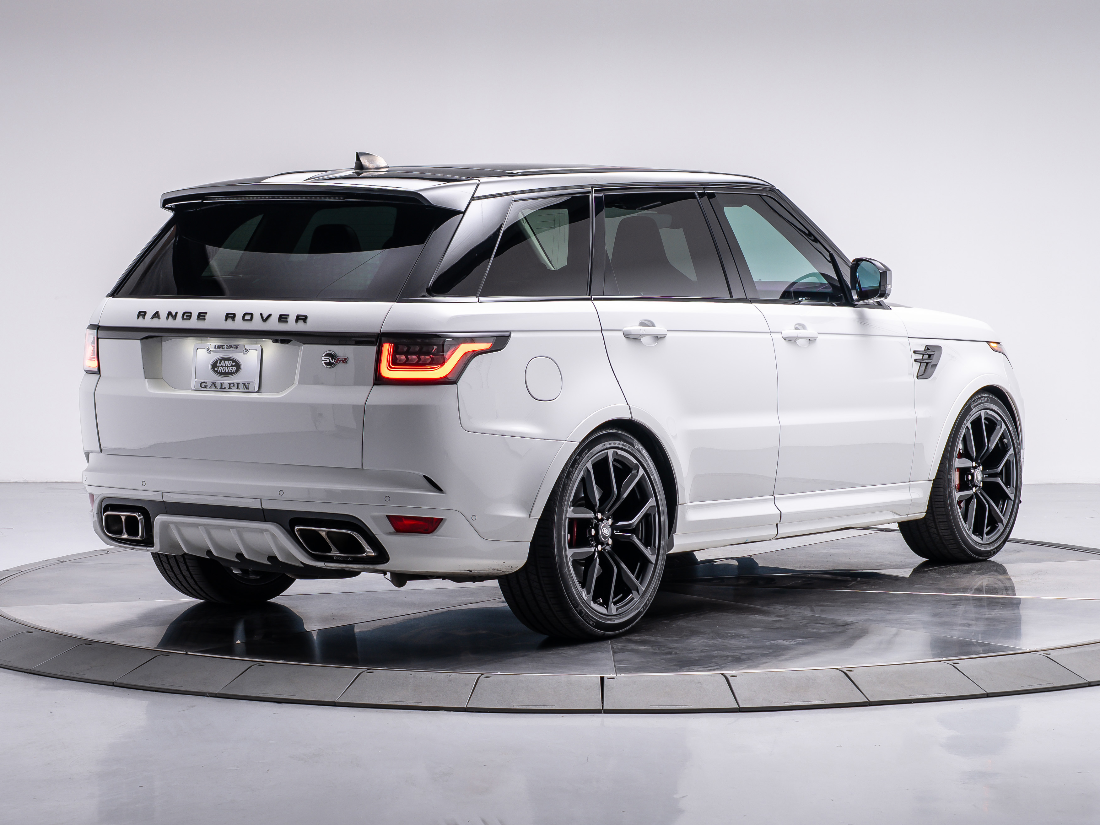 2022 Land Rover Range Rover Sport SVR photo 4