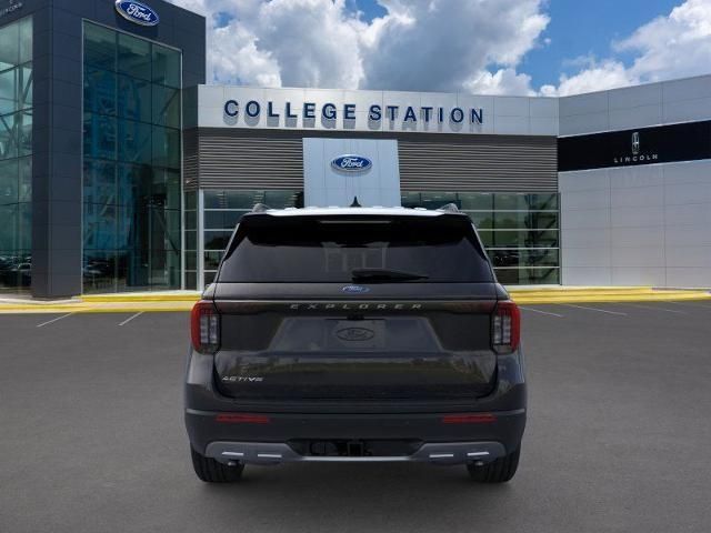 2025 Ford Explorer photo 4