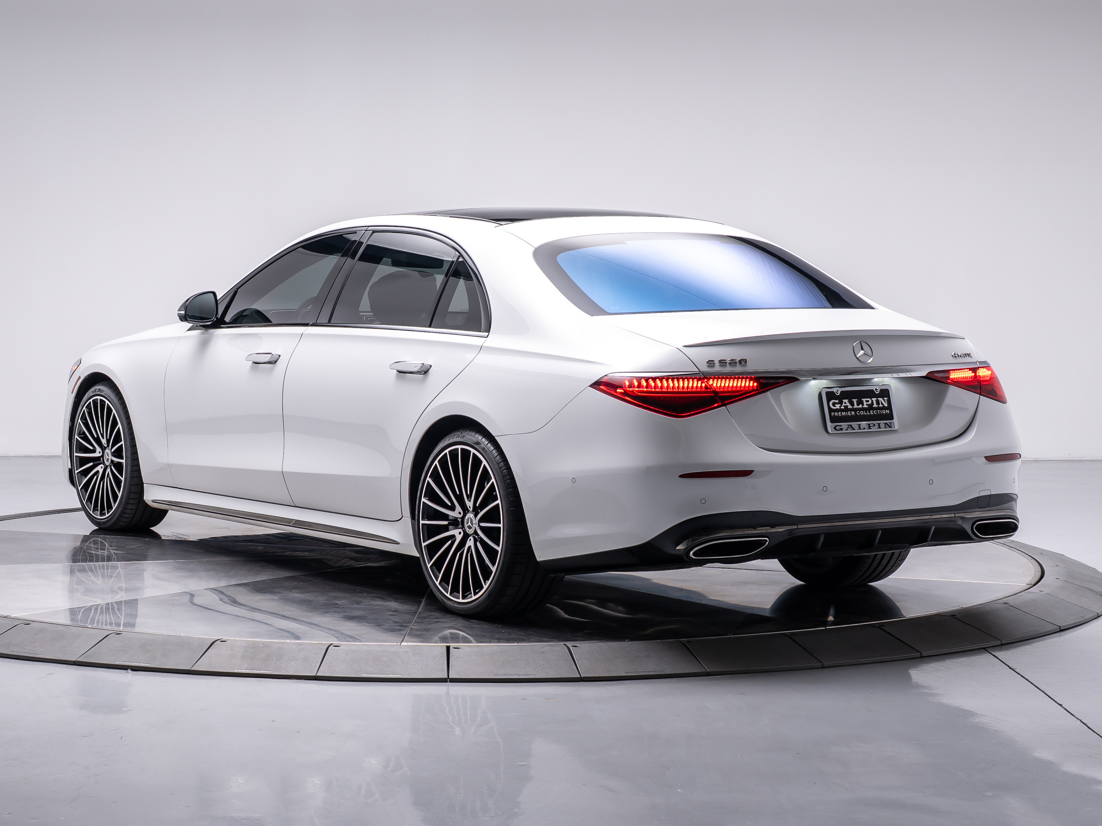 2024 Mercedes Benz S 580 photo 3