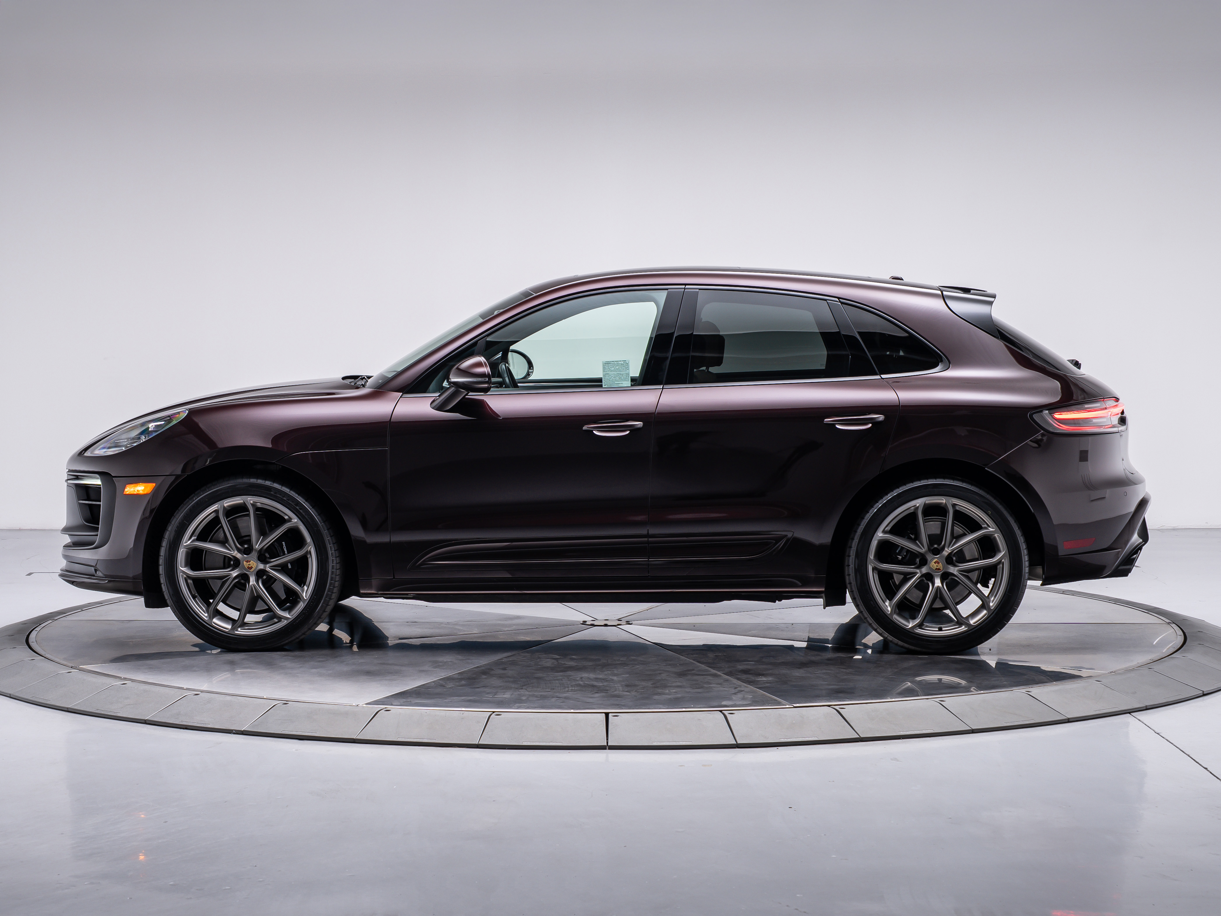 2023 Porsche Macan GTS photo 2