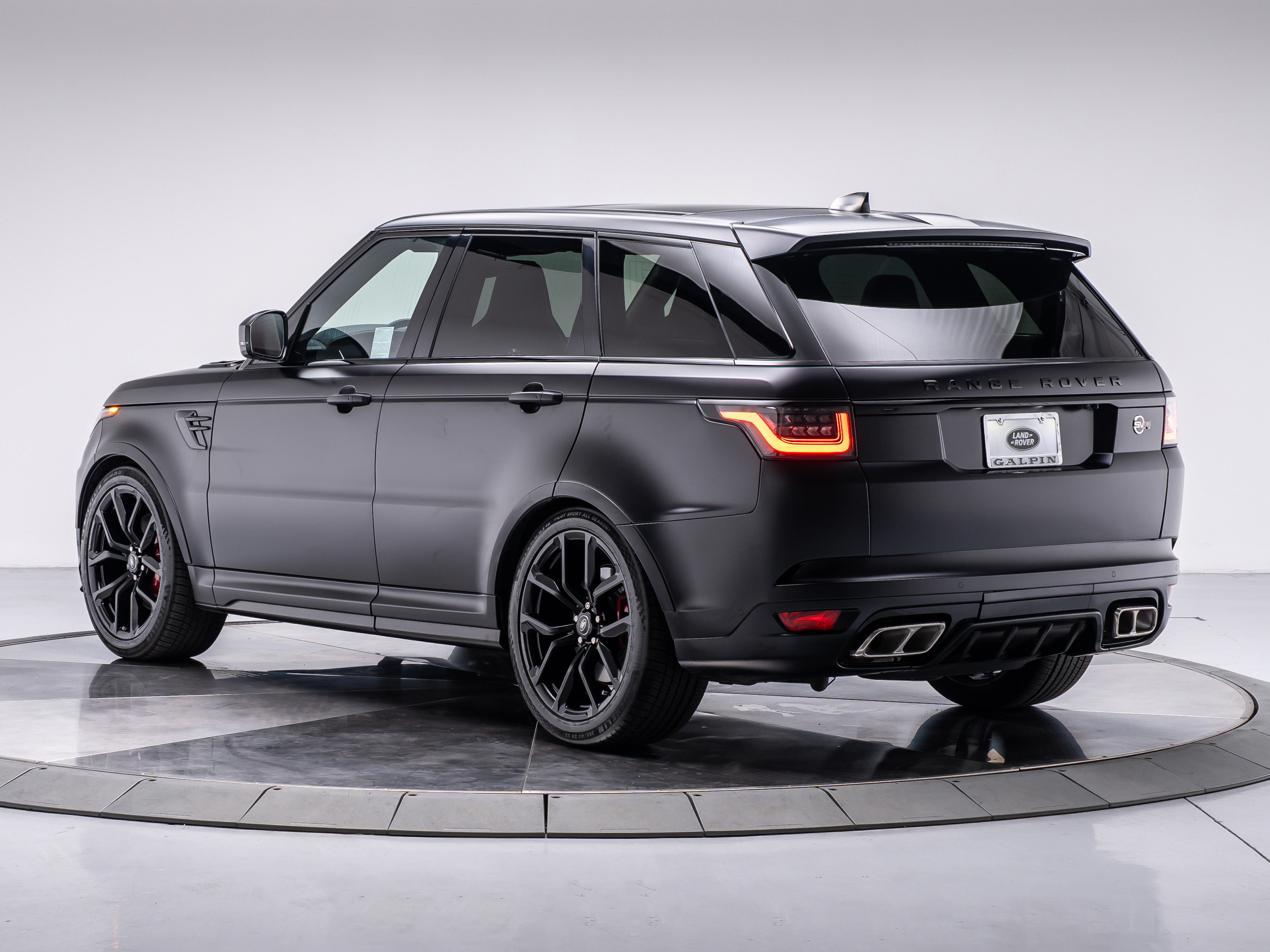 2022 Land Rover Range Rover Sport SVR photo 3