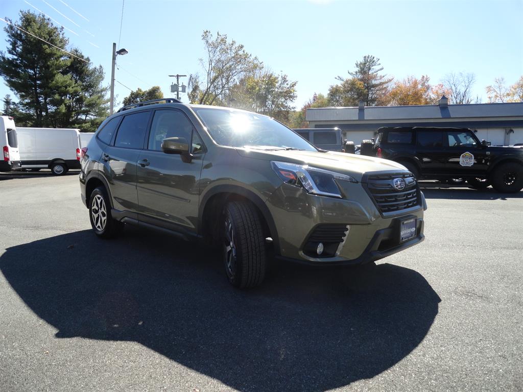 2023 Subaru Forester Premium photo 3