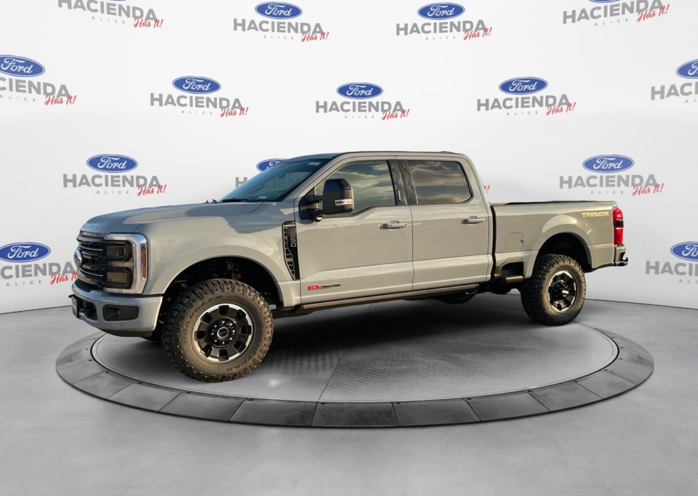 2026 Ford F-250 Super Duty Platinum's photo
