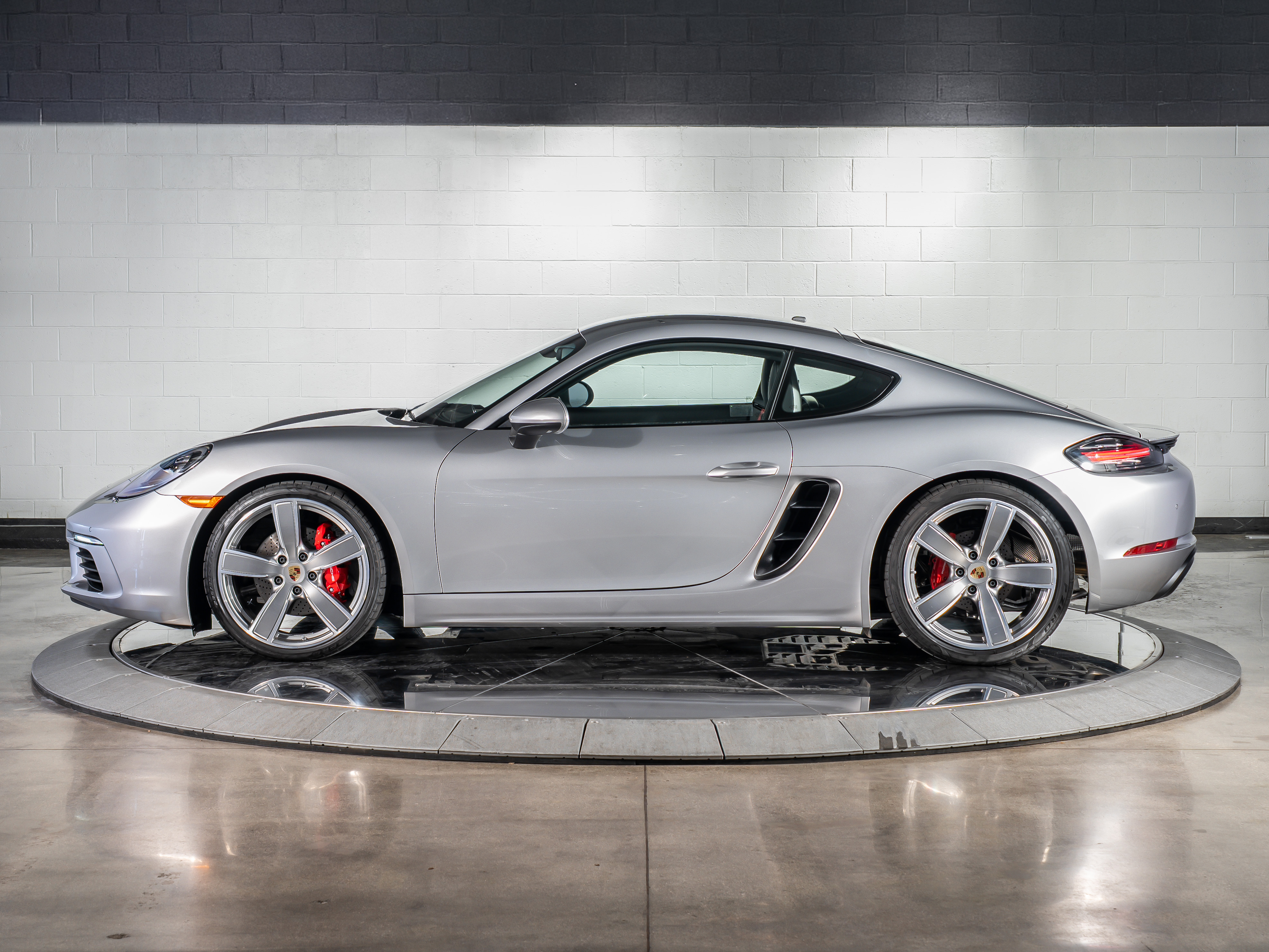 2025 Porsche Cayman S photo 2