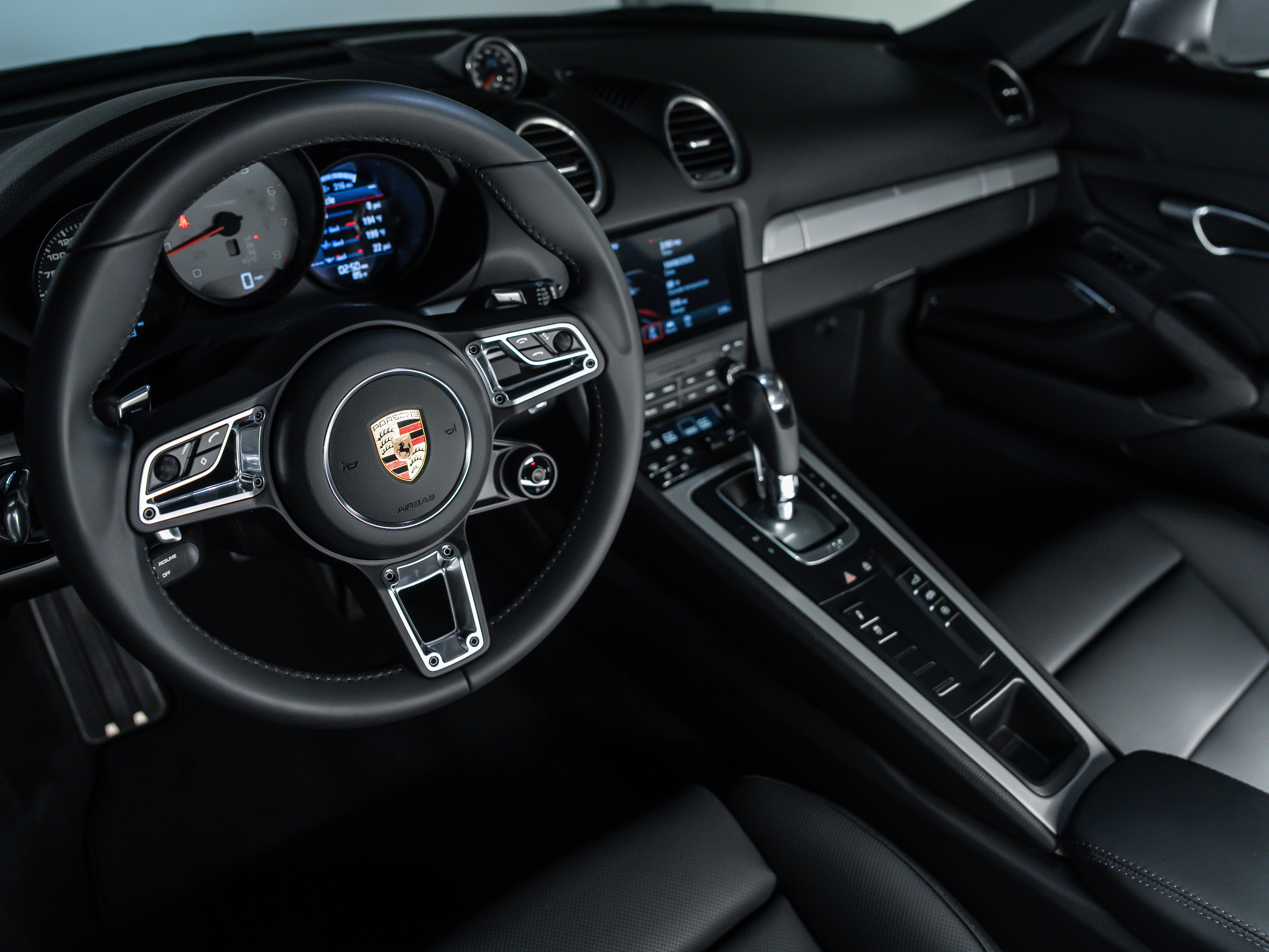 2025 Porsche Cayman S photo 4