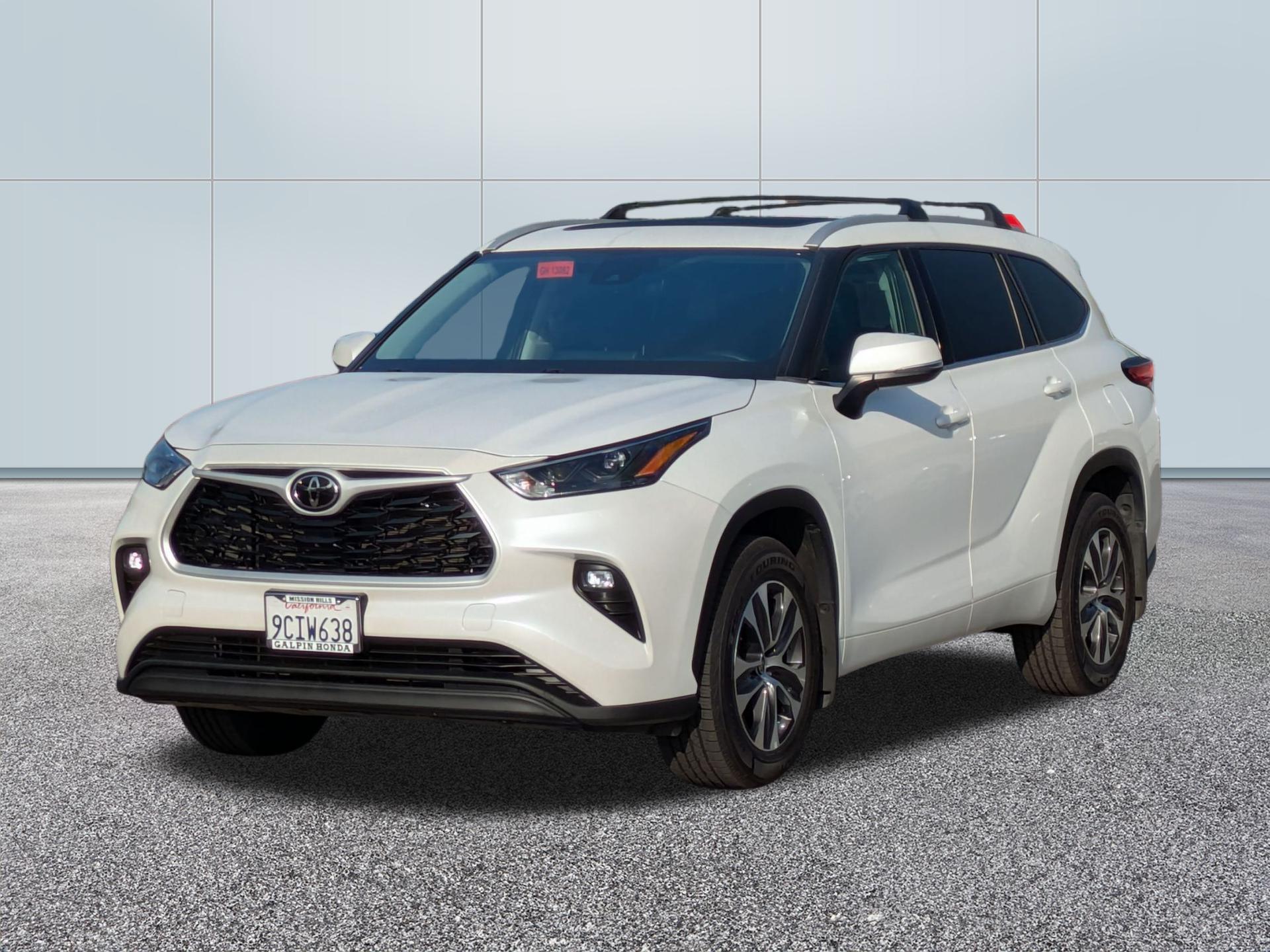 2023 Toyota Highlander XLE photo 3