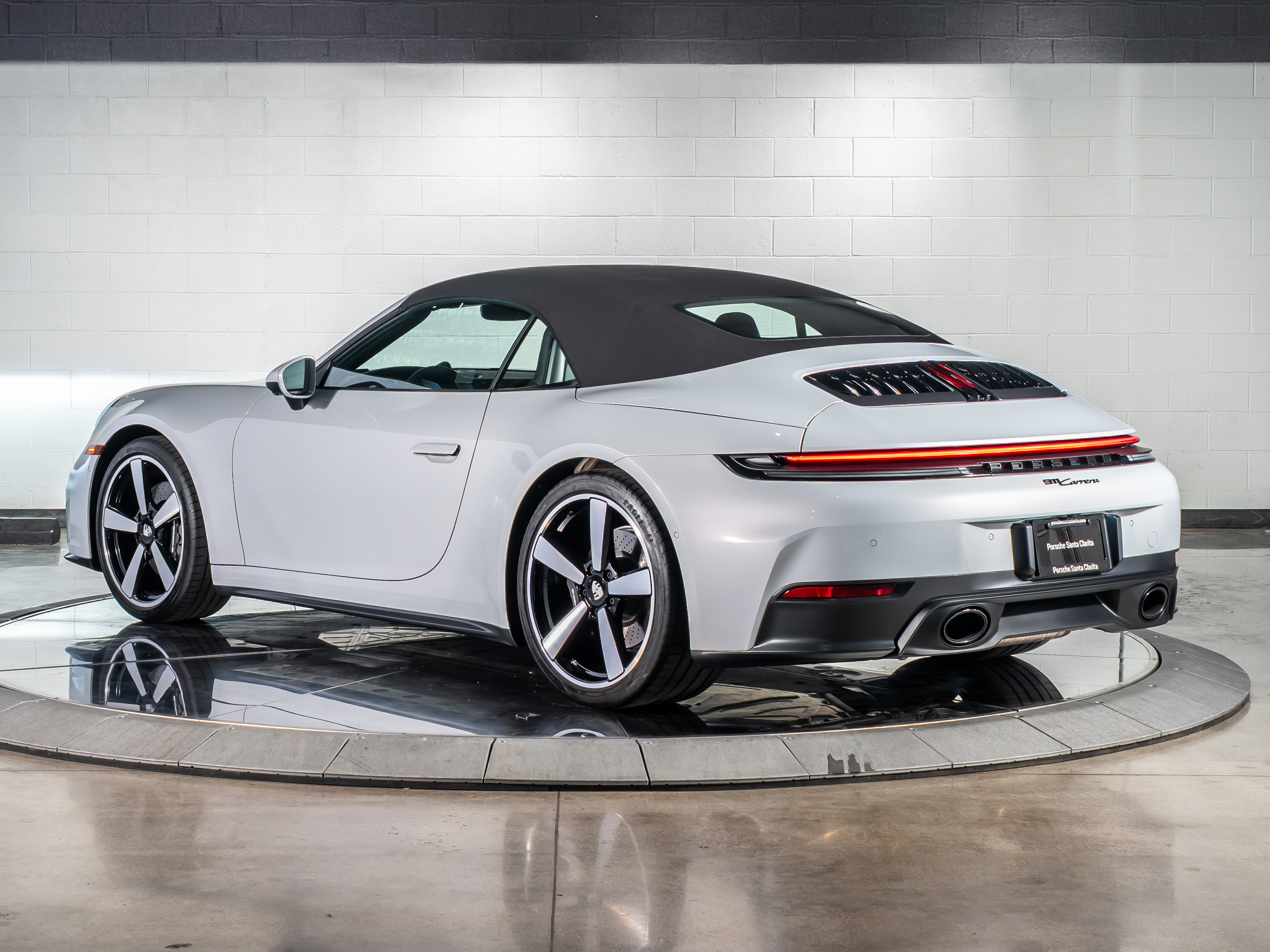 2025 Porsche 911 Cabriolet photo 3