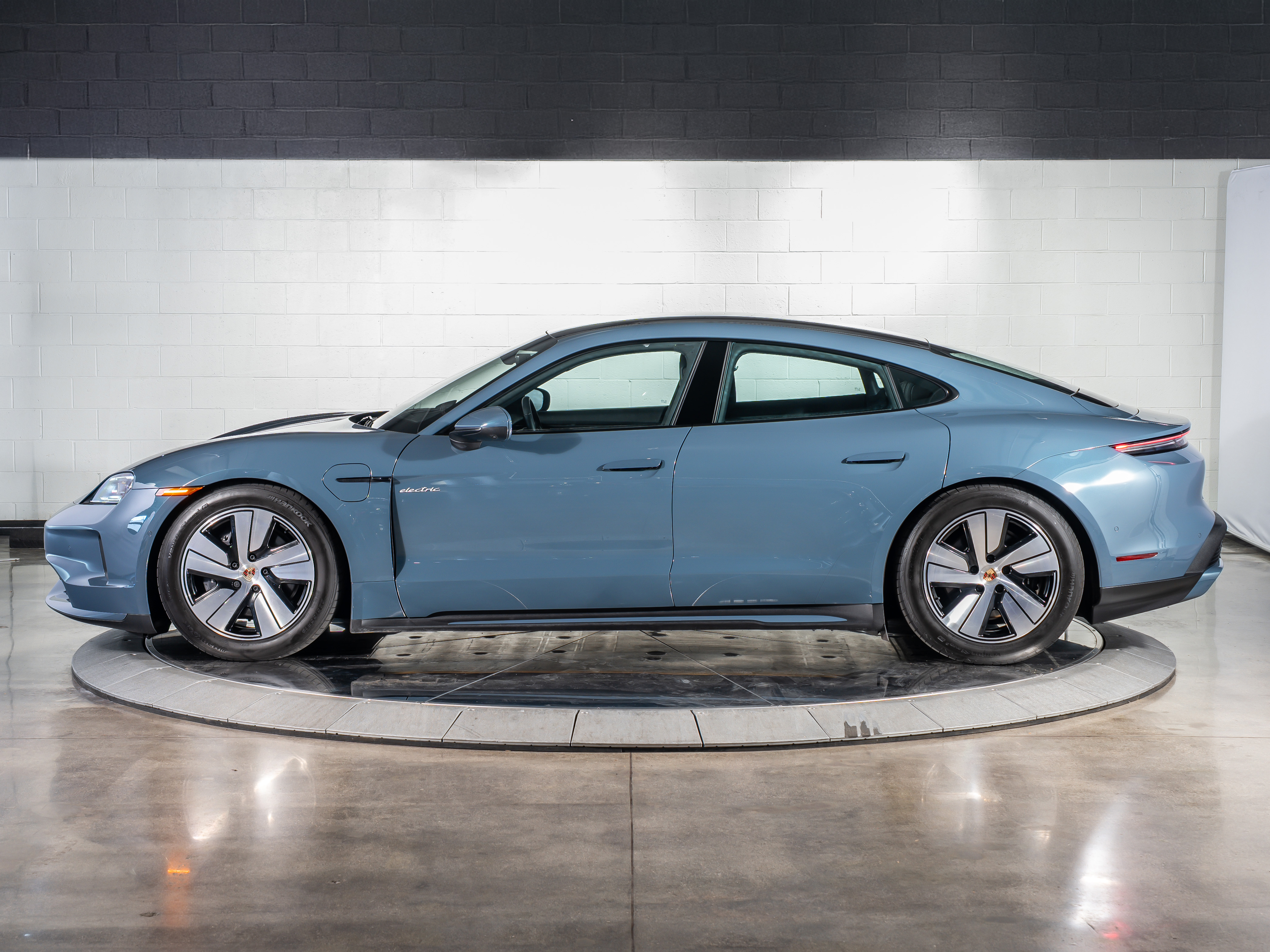 2025 Porsche Taycan Base photo 2