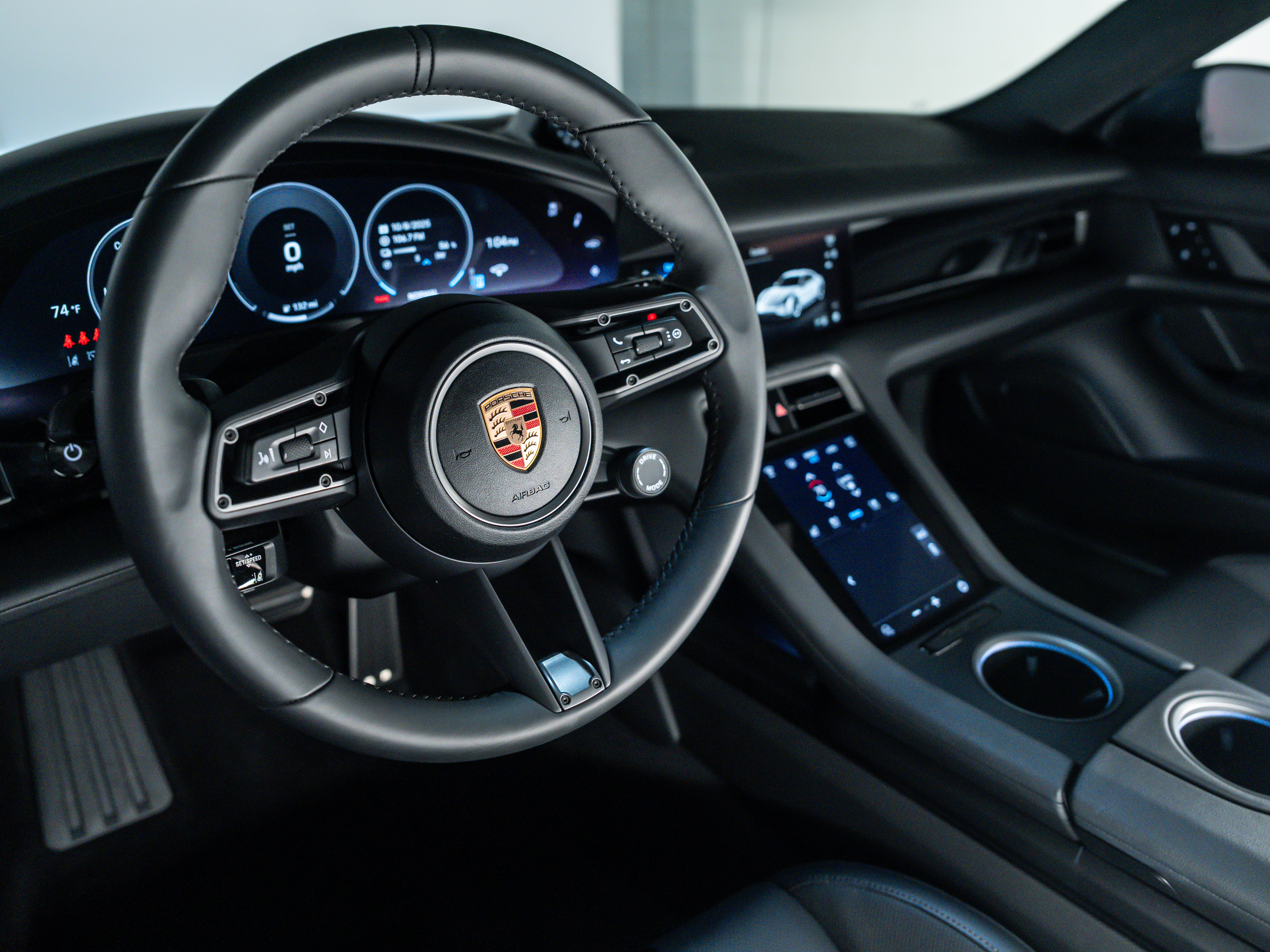 2025 Porsche Taycan Base photo 4