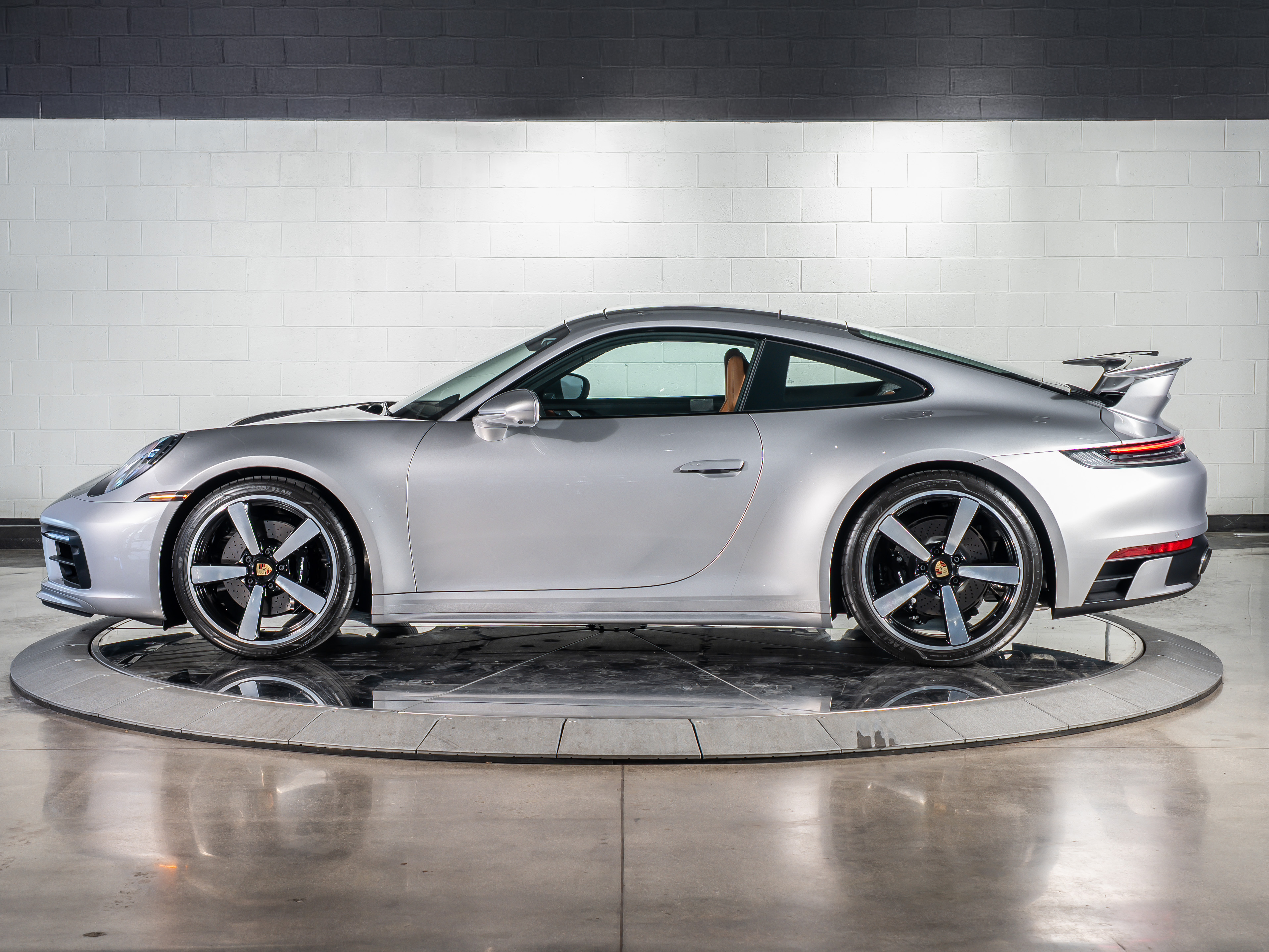 2024 Porsche 911 S photo 2