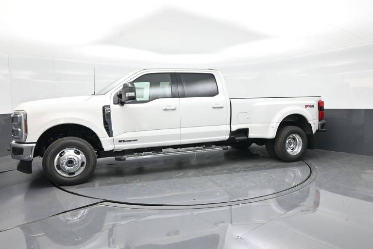 2026 Ford Super Duty F-350 DRW LARIAT