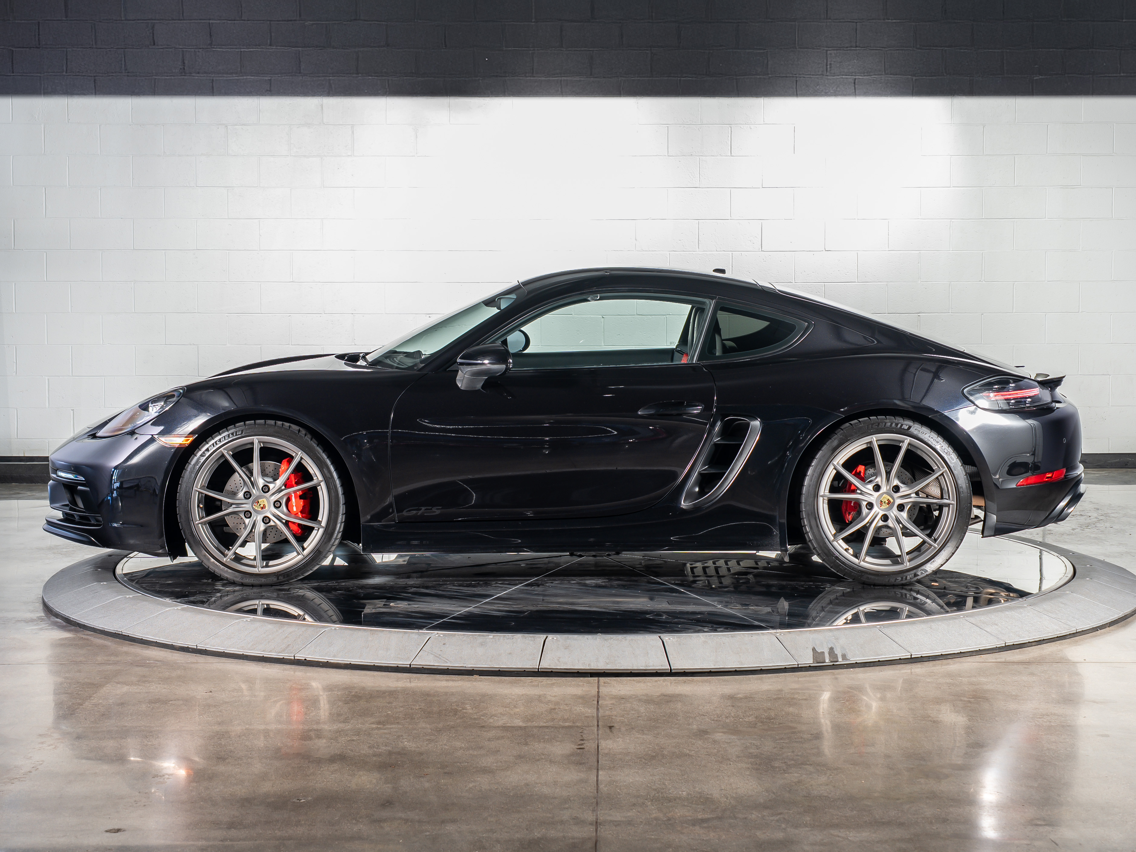 2018 Porsche Cayman GTS photo 2