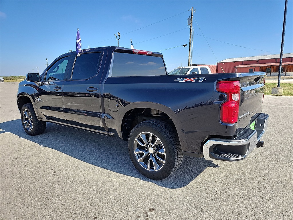 2022 Chevrolet Silverado 1500 LT Texas Edition photo 3