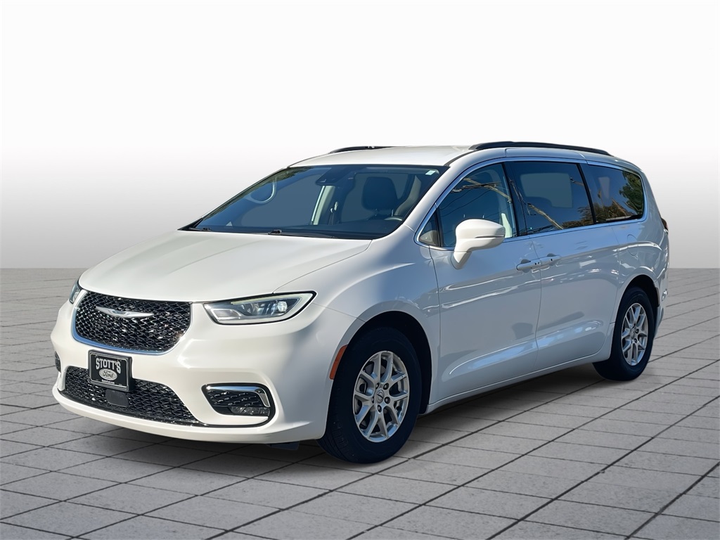 2022 Chrysler Pacifica Touring L photo 2
