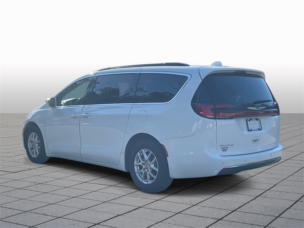 2022 Chrysler Pacifica Touring L photo 3