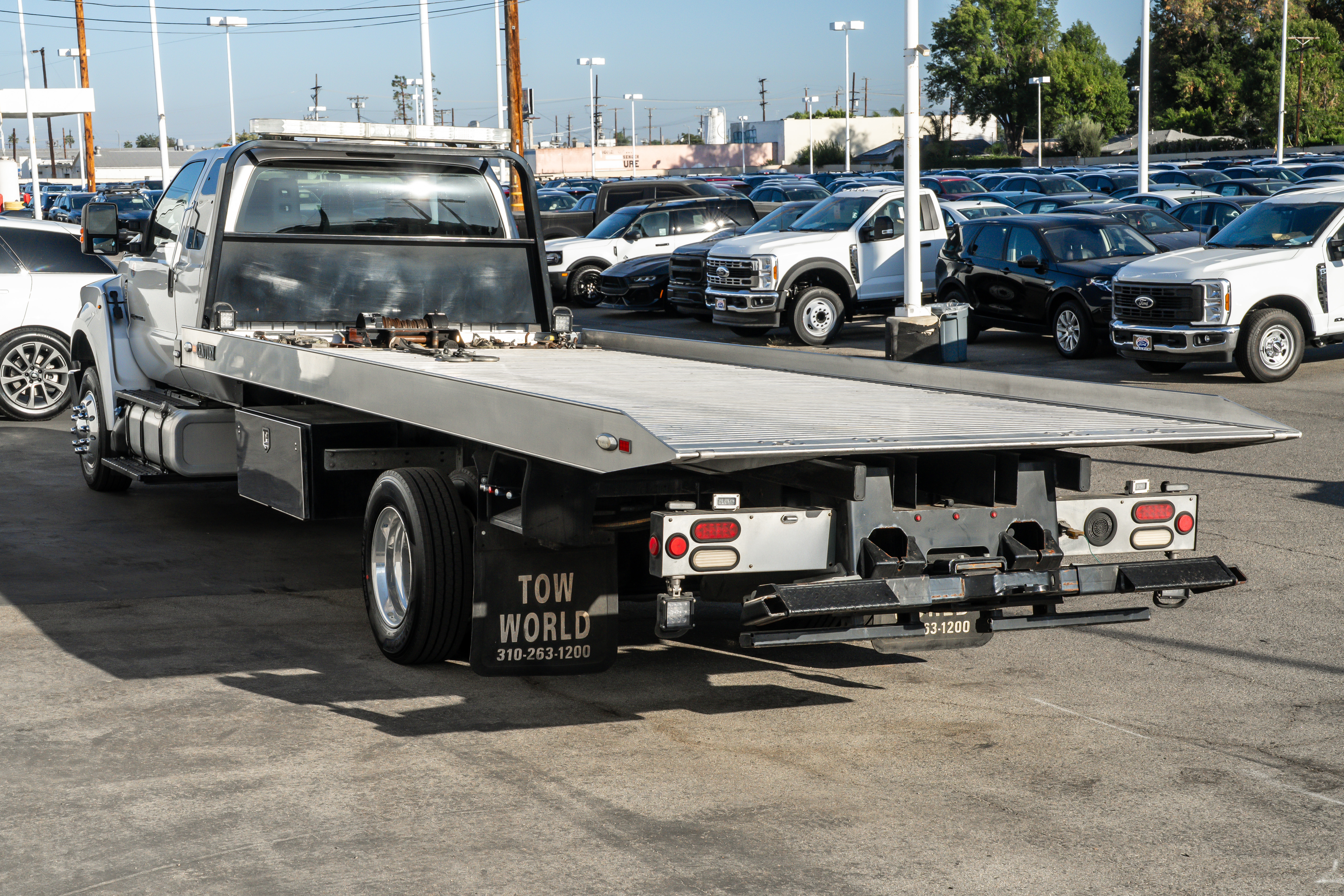 2017 Ford F-650 photo 2