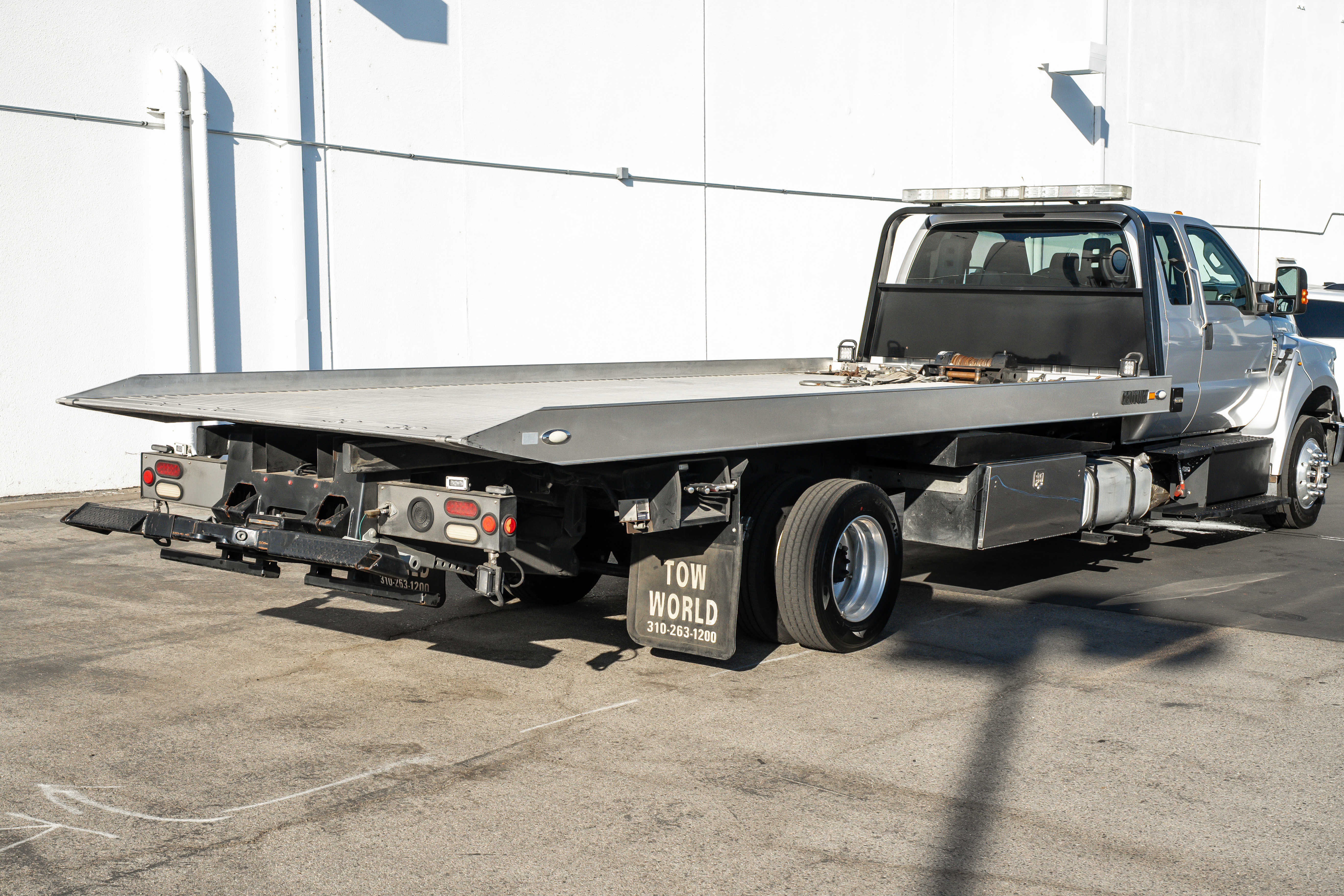 2017 Ford F-650 photo 3