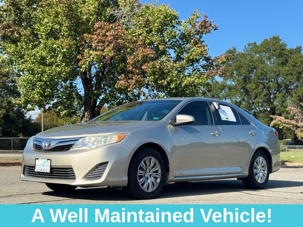 2014 Toyota Camry LE photo 2