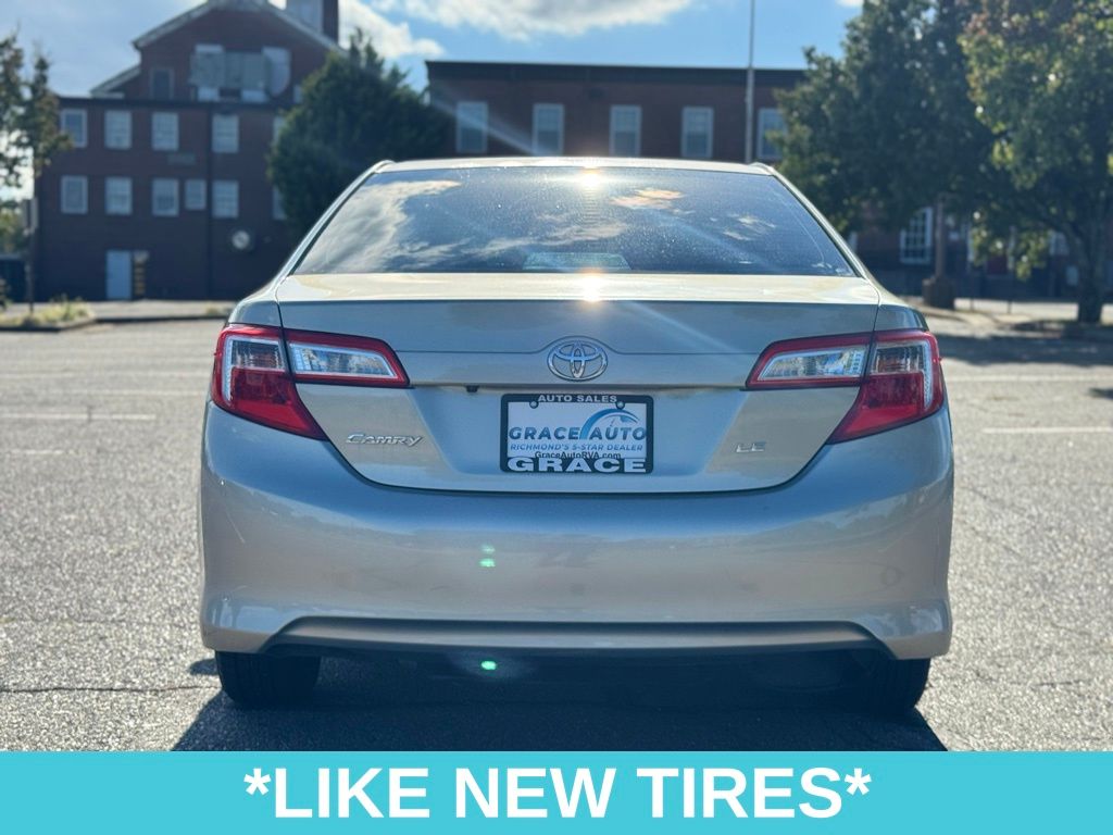 2014 Toyota Camry LE photo 4