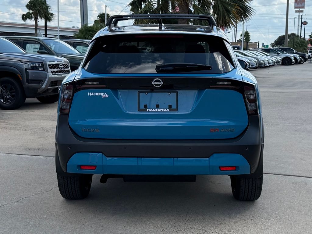2026 Nissan Kicks SR photo 3
