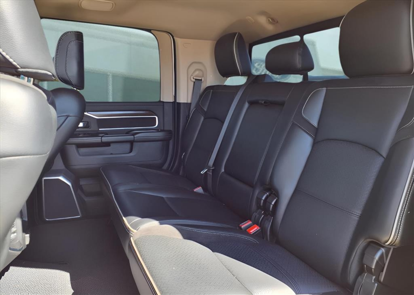 2022 RAM Ram 3500 Pickup Laramie - Photo 20