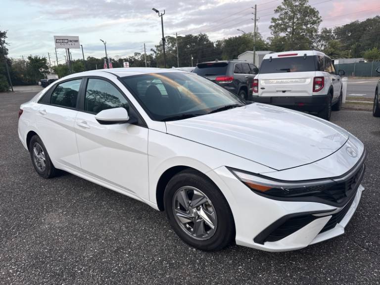 2024 Hyundai Elantra SE