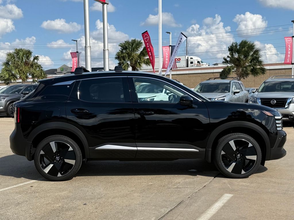 2026 Nissan Kicks SR photo 3