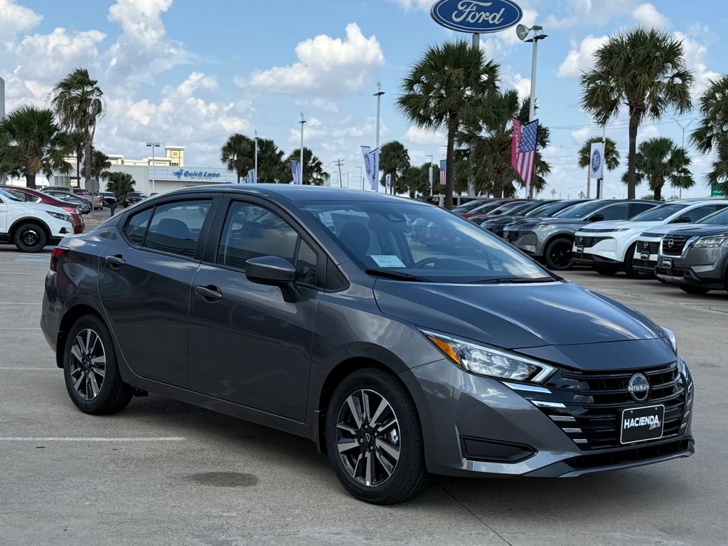 2025 Nissan Versa 1.6 SV photo 3