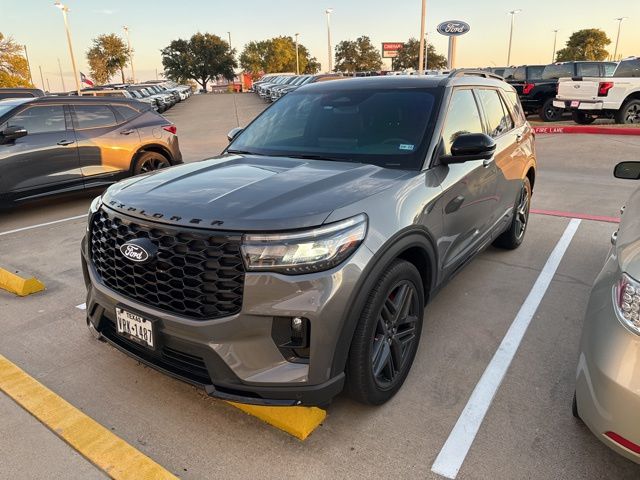 2025 Ford Explorer ST photo 2