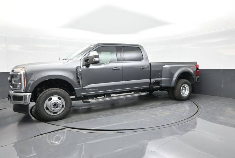2026 Ford Super Duty F-350 DRW LARIAT