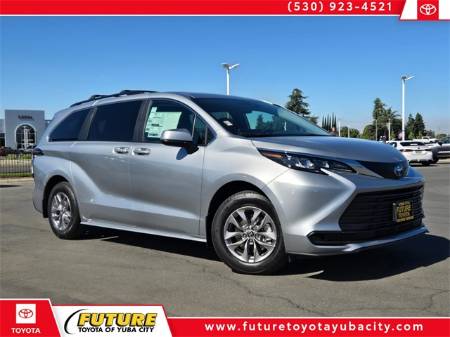 2025 Toyota Sienna LE