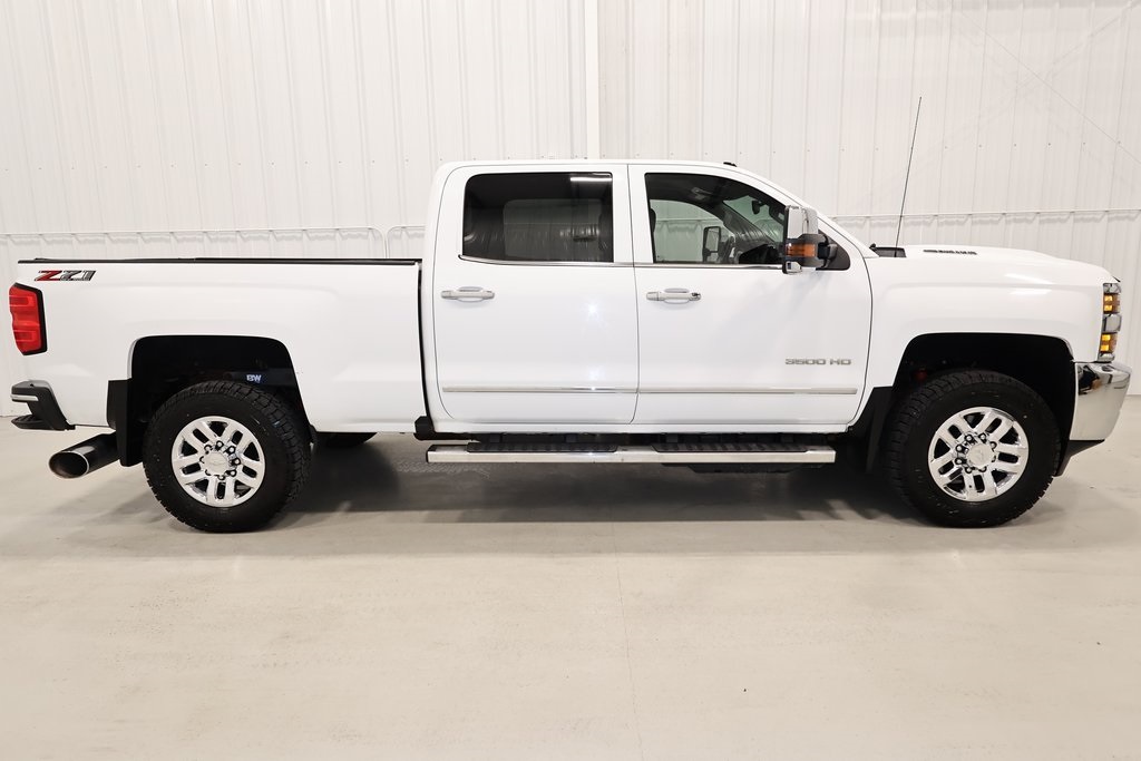 2019 Chevrolet Silverado 3500HD LTZ photo 2