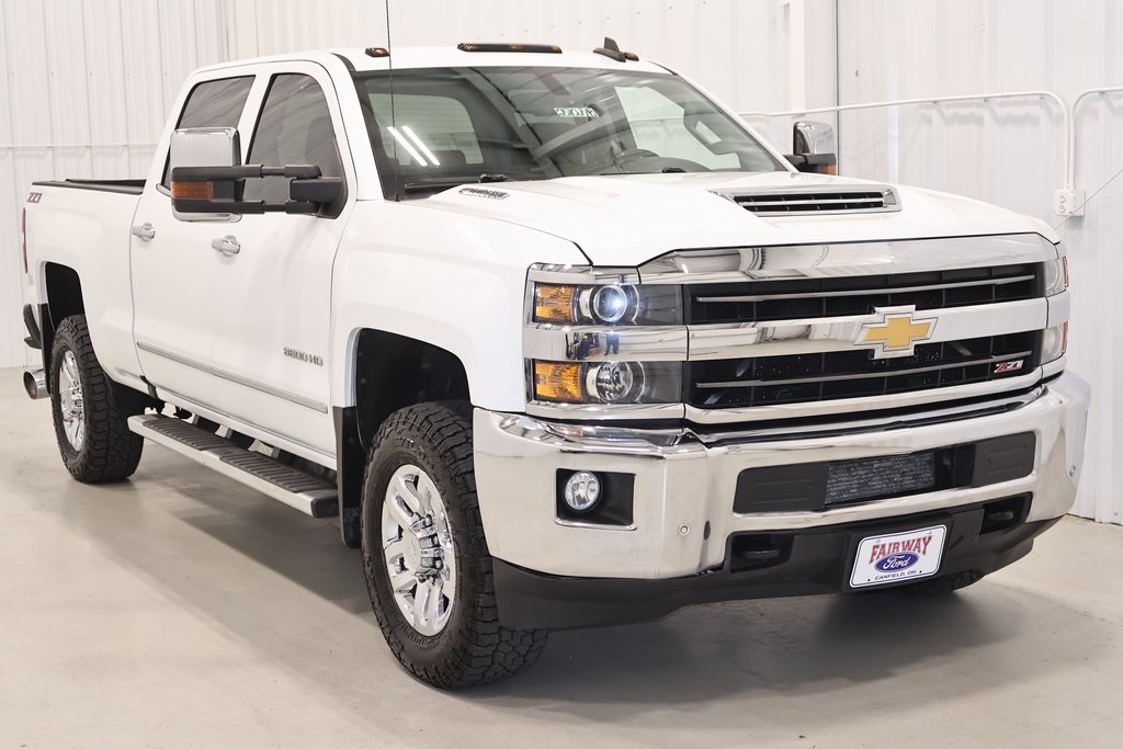 2019 Chevrolet Silverado 3500HD LTZ photo 3