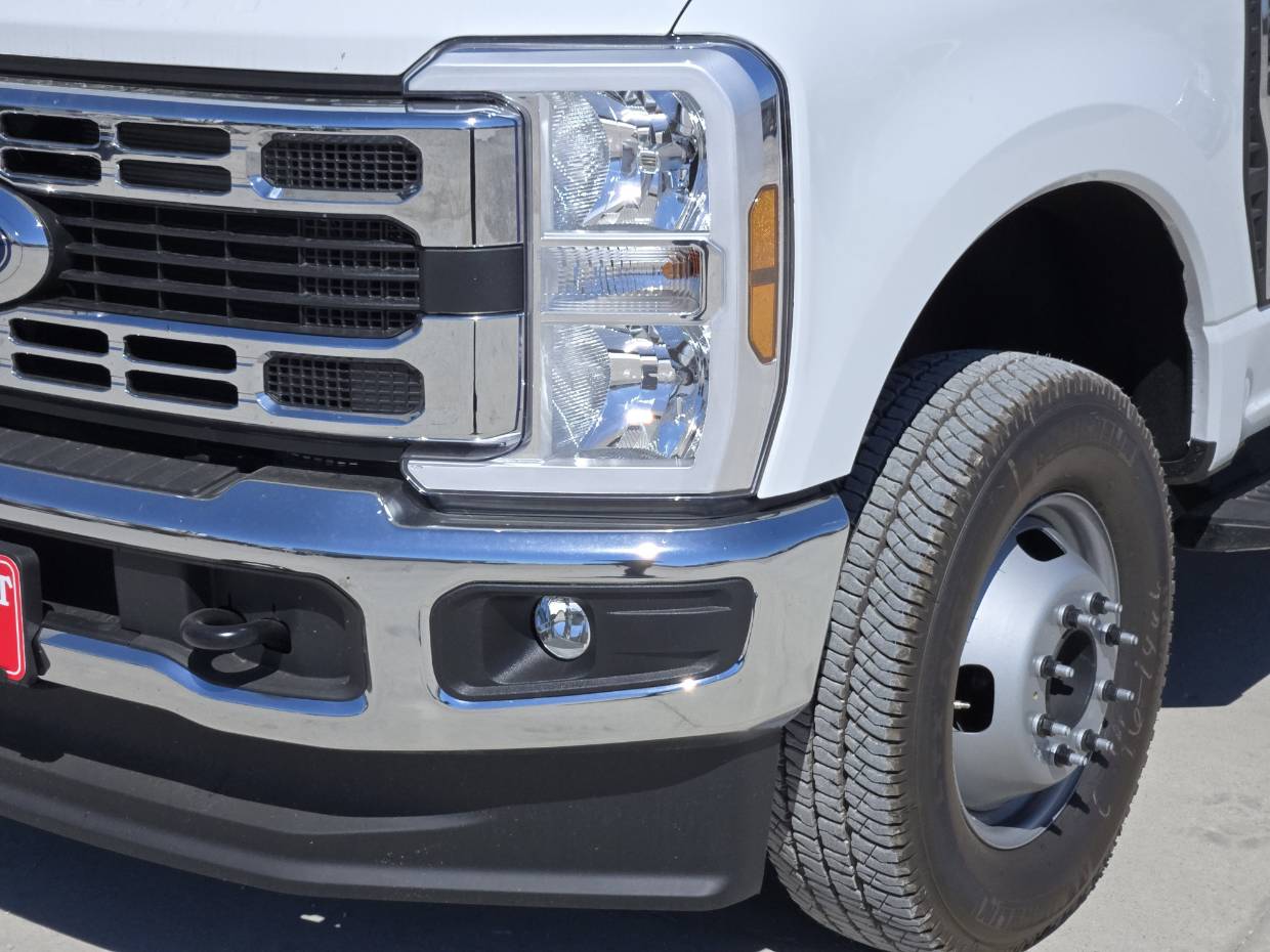 2025 Ford F-350 Super Duty Chassis Cab XL - Photo 6