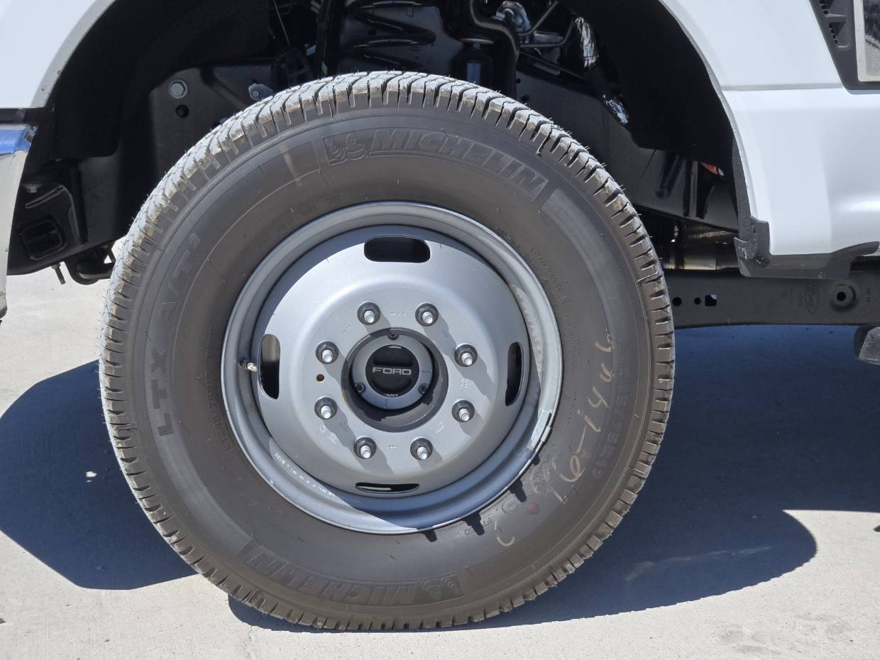 2025 Ford F-350 Super Duty Chassis Cab XL - Photo 8