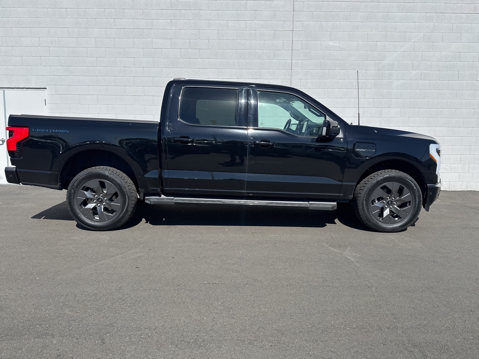 2022 Ford F-150 Lightning LARIAT