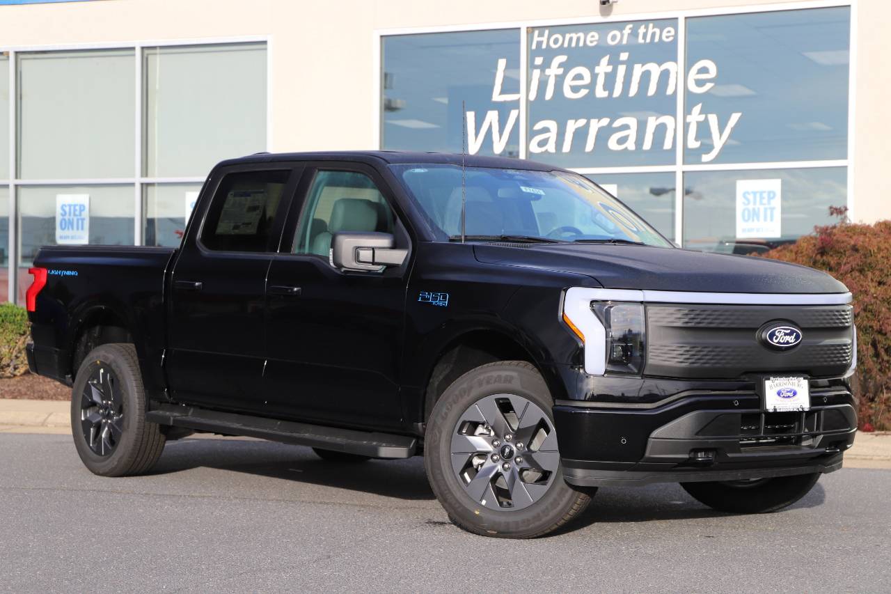 2025 Ford F-150 Lightning Flash's photo