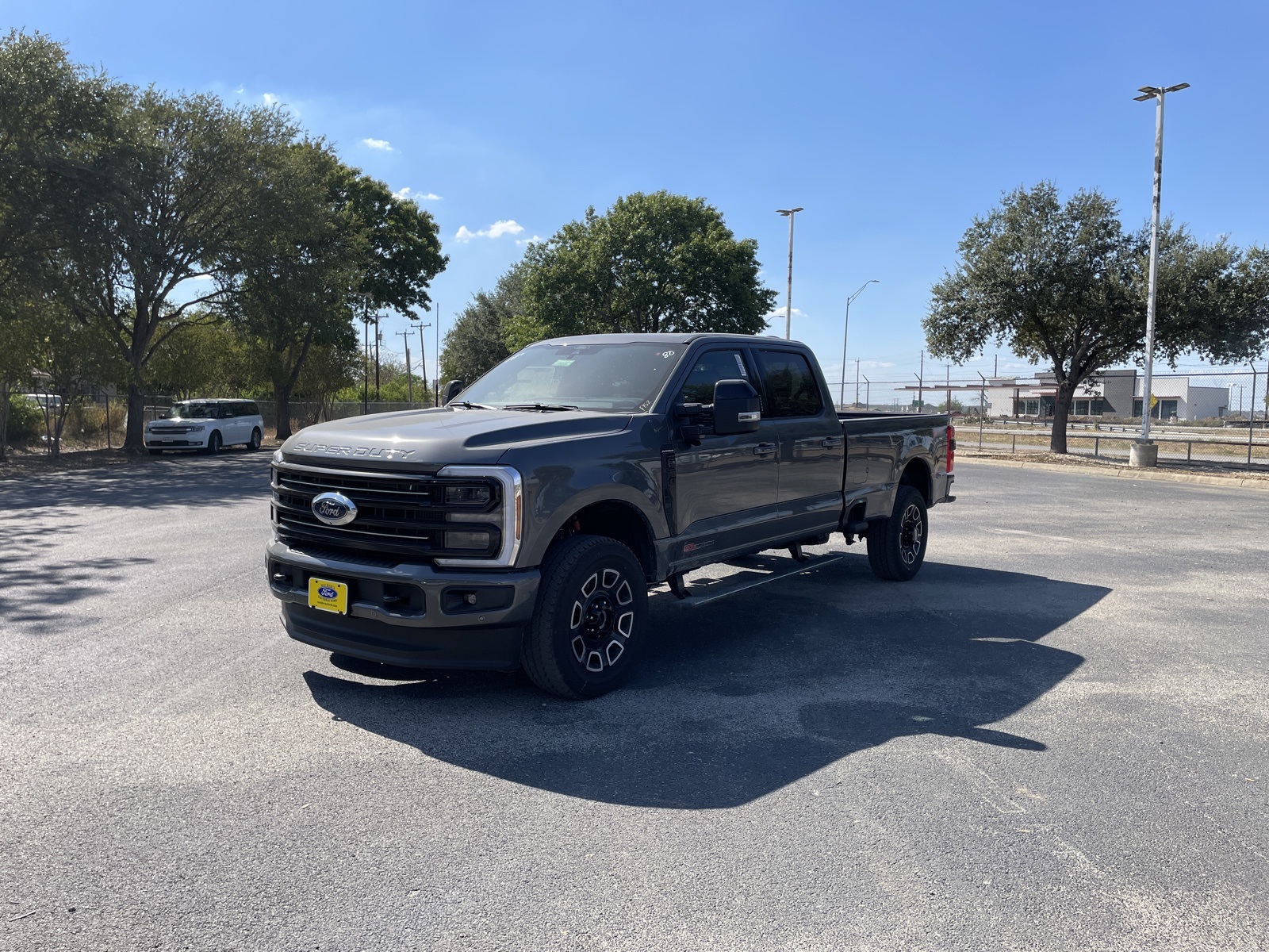 2026 Ford F-350 Super Duty Platinum's photo