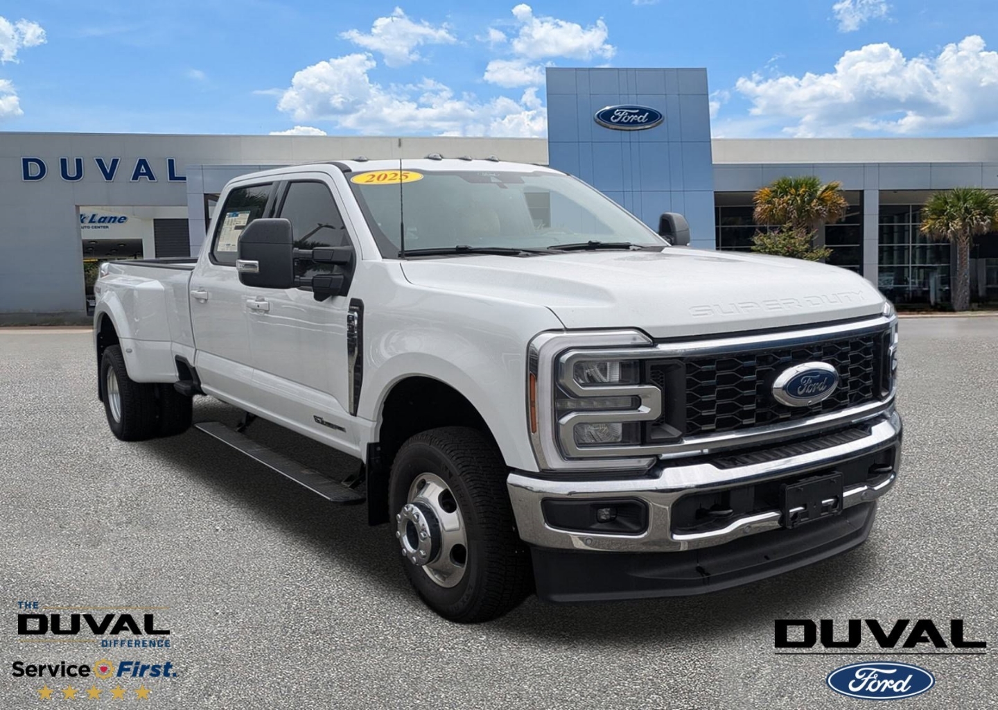2025 Ford F-350 Super Duty Lariat's photo