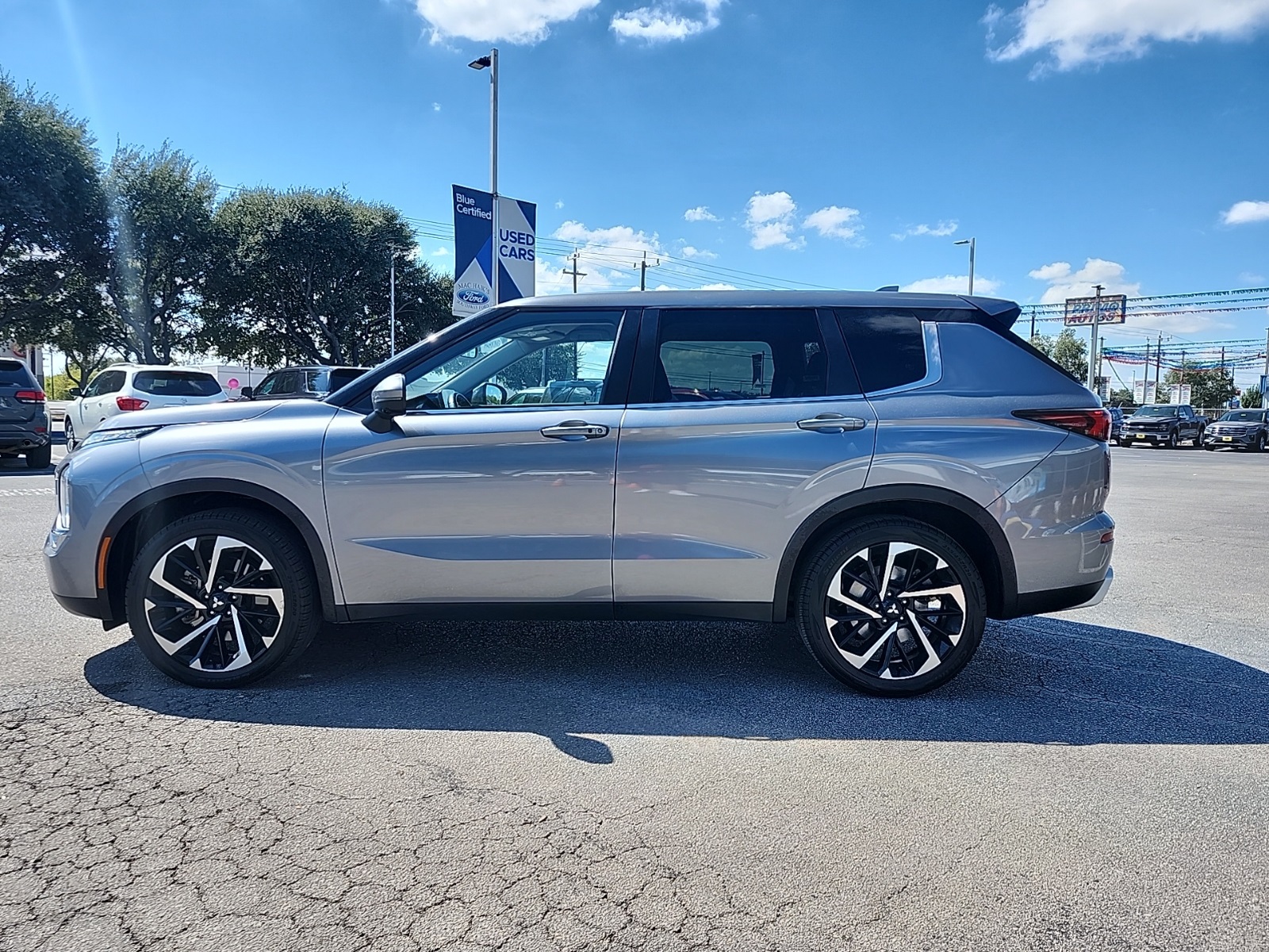 2024 Mitsubishi Outlander SE photo 4